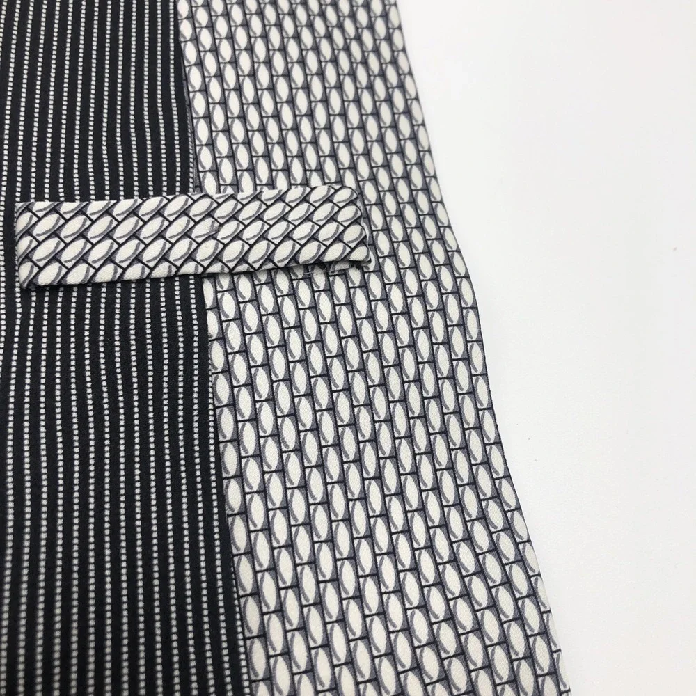 Mens 100% Silk Tie Handmade Korea Gray Silver Black‎ Dry Clean Only Wavy Pattern